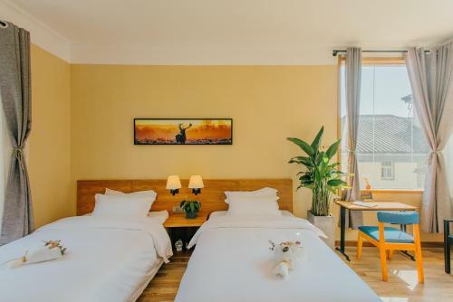 Simon's Travelling With Hotel