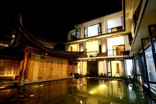 Simon's Travelling With Hotel