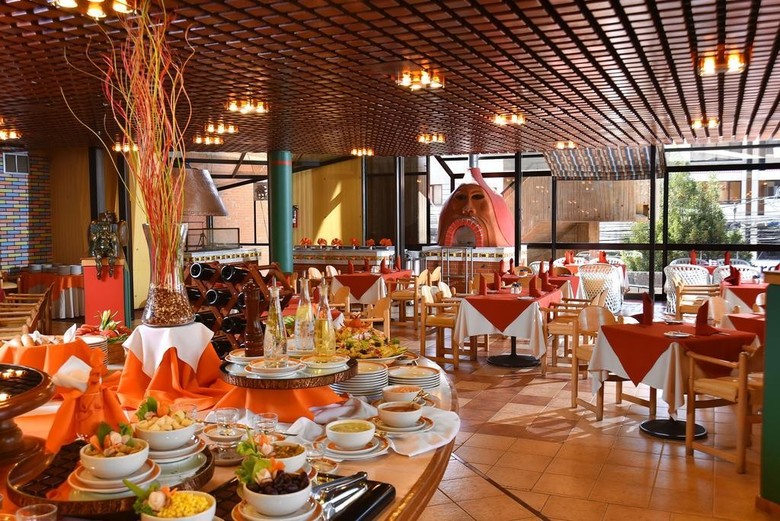 Real Plaza Hotel & Convention Center