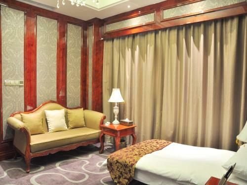 Huachen International Hotel