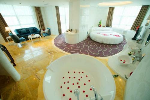 Huachen International Hotel