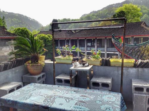 Posada Fenghuang Ten People One House