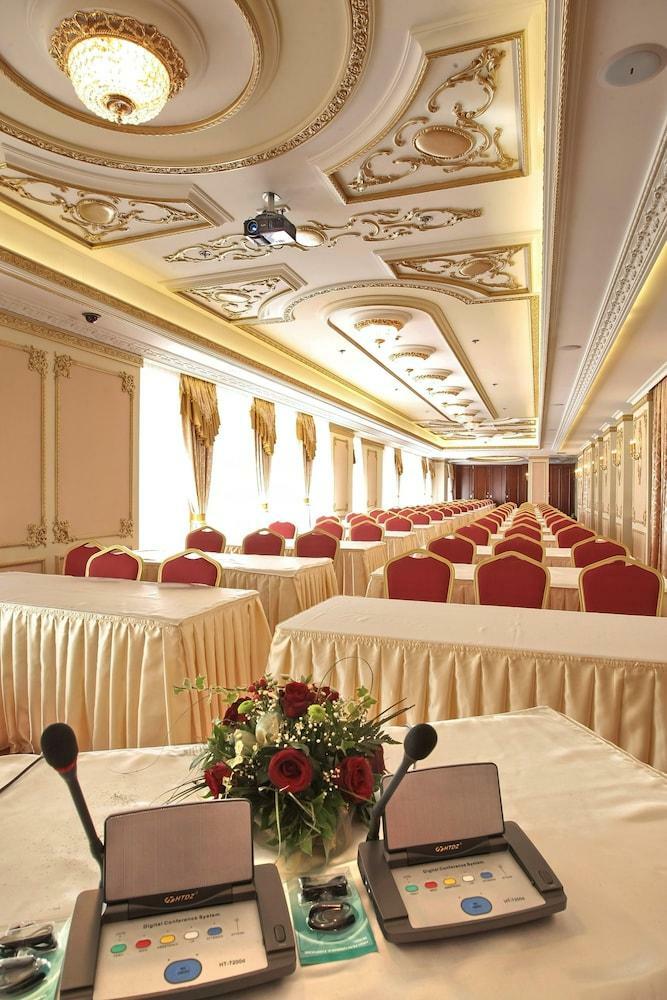 Moskva Hotel