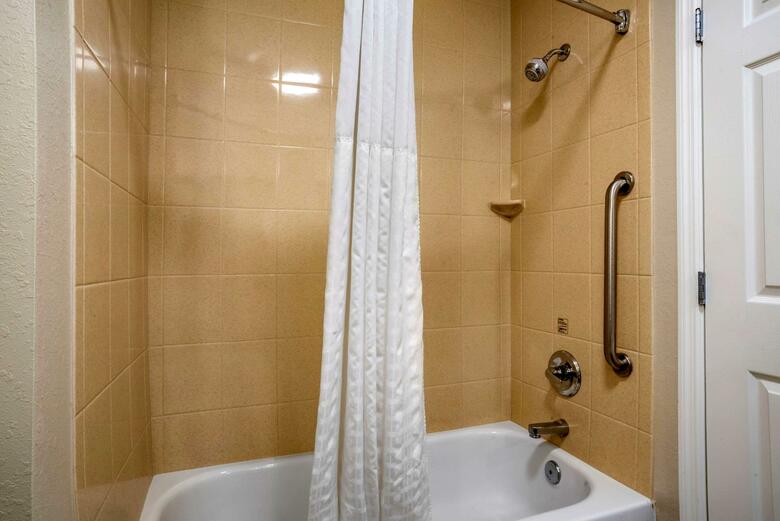 Hotel Comfort Suites At Eglin Air Force Base