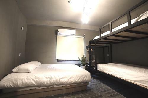 Hostal The Bay Guesthouse