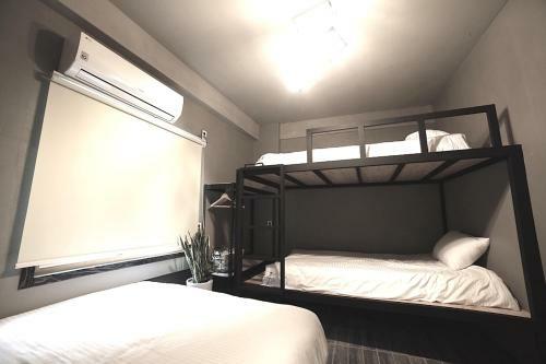 Hostal The Bay Guesthouse