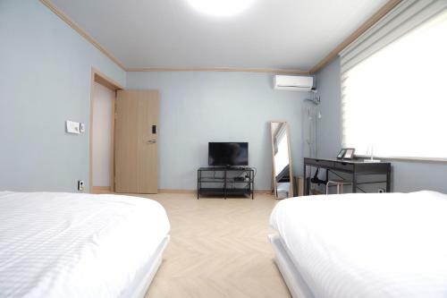 Hostal The Bay Guesthouse