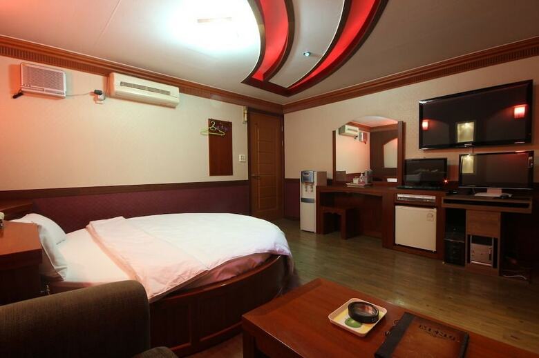 Utopia Hotel