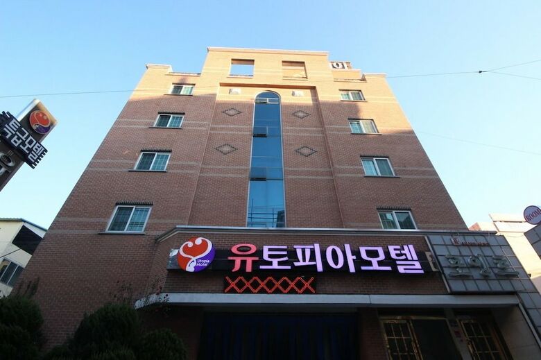 Utopia Hotel