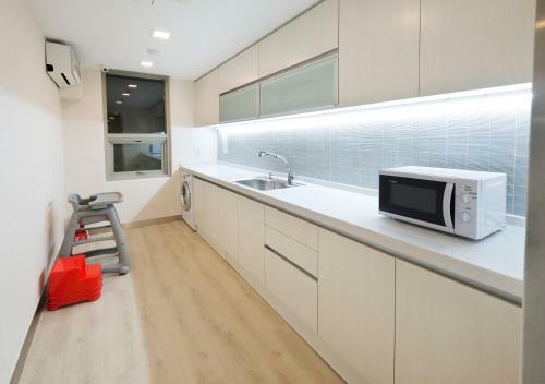 Metro Hotel Myeongdong