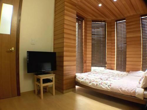 Hostal J Garden House