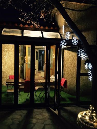 Hostal J Garden House