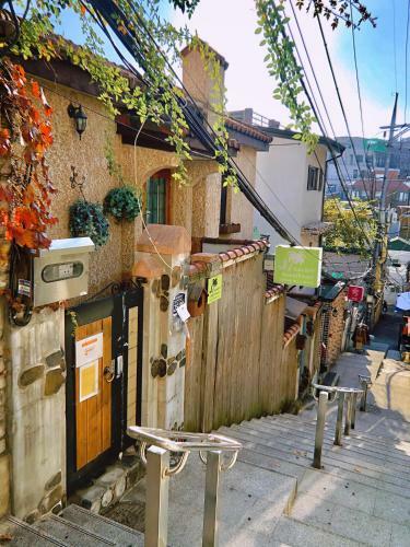 Hostal J Garden House