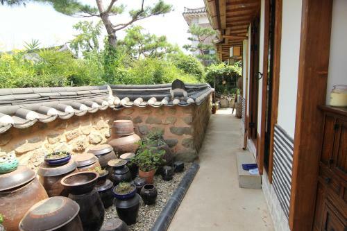 Hostal Sungsim Hanok Guesthouse