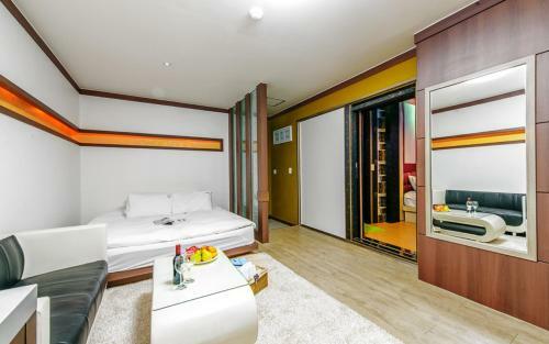 Mk Hotel