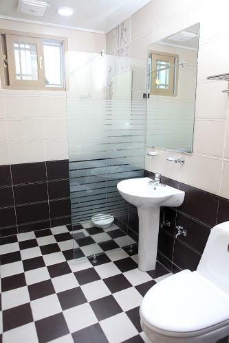 Hostal Basecamp Guesthouse