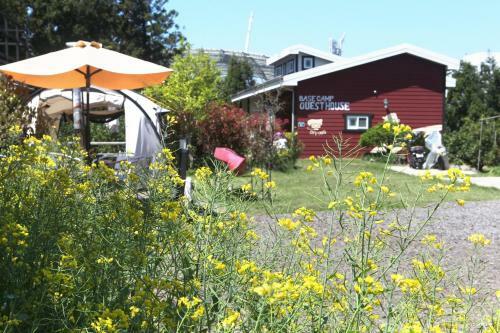 Hostal Basecamp Guesthouse