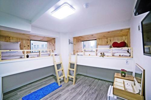 Hostal Road House Myeongdong