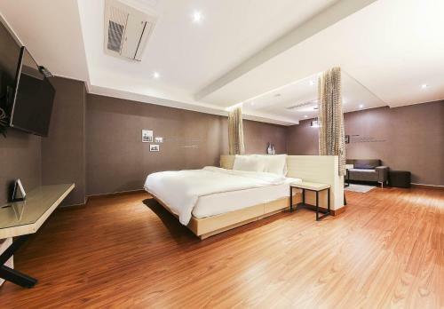Bundang Regency Hotel