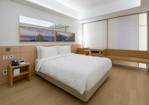 Golden Tulip M Hotel