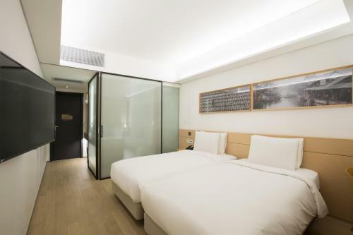 Golden Tulip M Hotel
