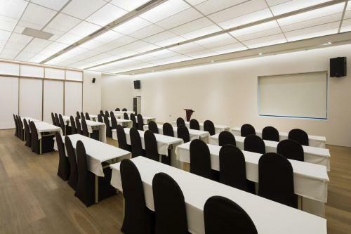 Golden Tulip M Hotel