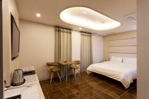 Babylon Hotel