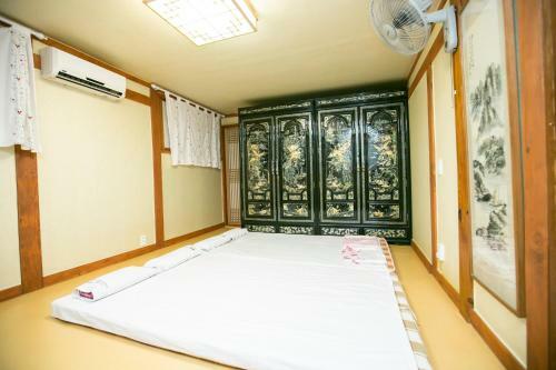 Hostal Bukchonmaru Hanok Guesthouse
