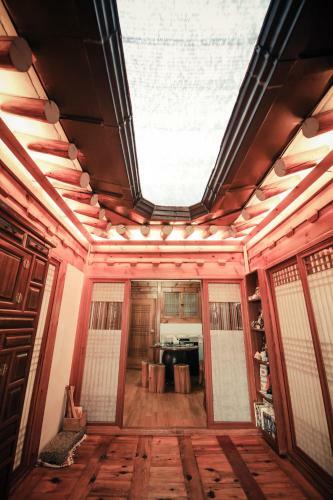 Hostal Bukchonmaru Hanok Guesthouse