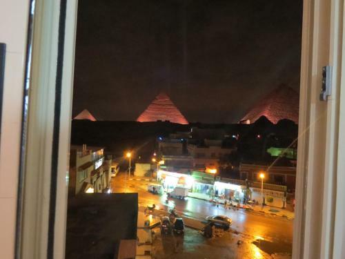 Albergue Mena Inn Pyramids