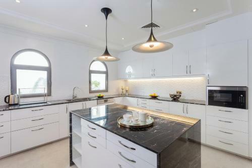 Villa Nasma Luxury Stays - Frond M, Palm Jumeirah