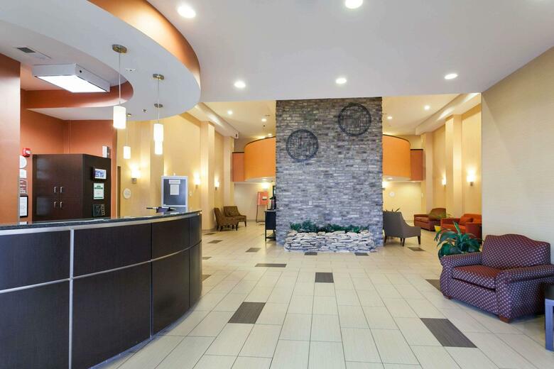 Hotel Baymont Inn & Suites