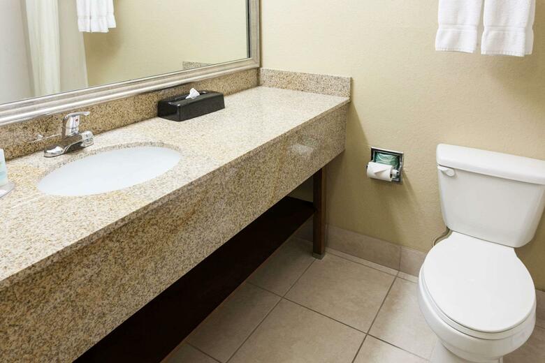 Hotel Baymont Inn & Suites