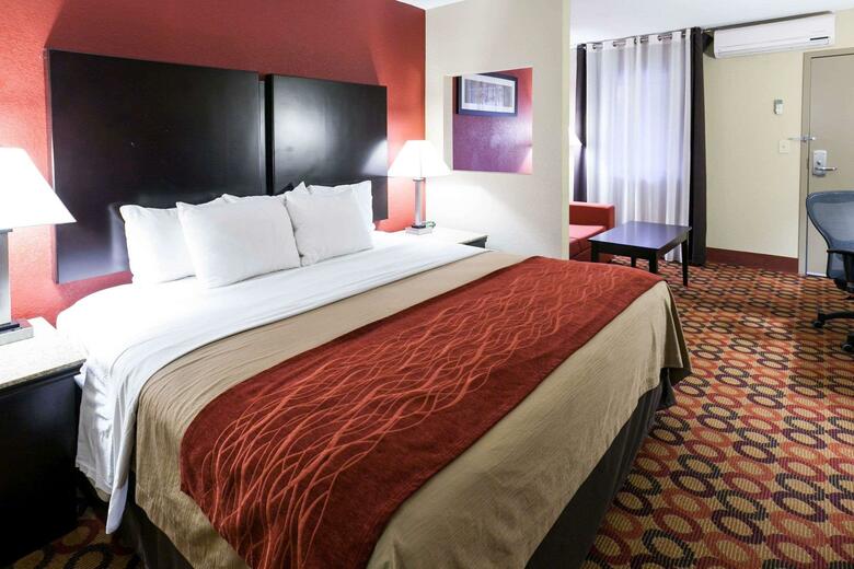 Hotel Baymont Inn & Suites