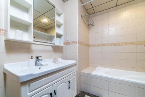Dream Inn Dubai Apartments - Bay Central