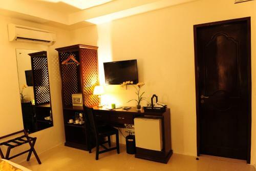 Boracay Summer Palace Hotel