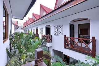 Hotel Nirvana Beach Resort