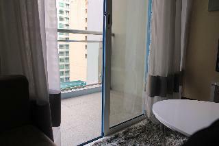 Aparthotel Csuites At Two Central Residences