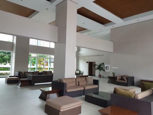 Apartamentos Studio Unit At The Beacon Makati