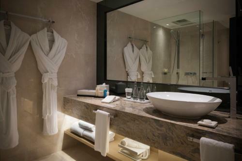 Gateway Hotel, Marco Polo