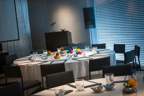 Gateway Hotel, Marco Polo