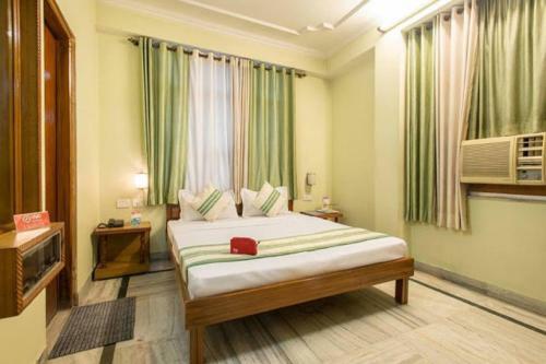 Hotel Madhav Palace