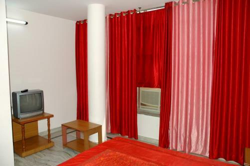 Hotel Madhav Palace