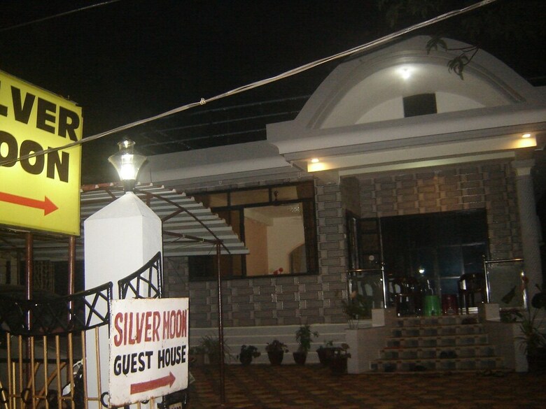 Hostal Silver Moon Guest House
