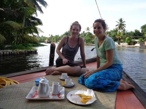 Antonys Eco Houseboat Hostel