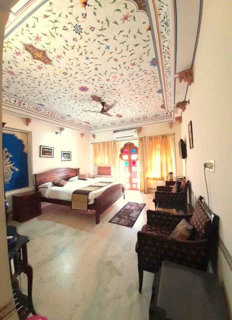 Hotel Sajjan Niwas