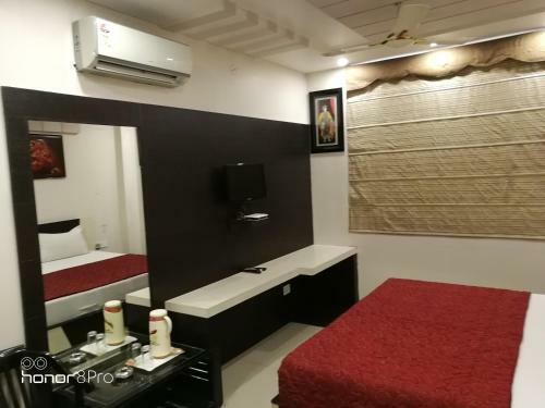 Hotel Jinendra Palace