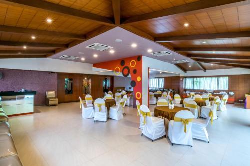 Hotel Octave Suites - Residency Rd