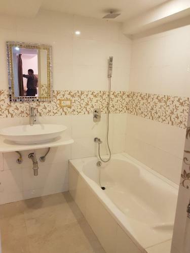 Hotel Paradise Village Beach Resort