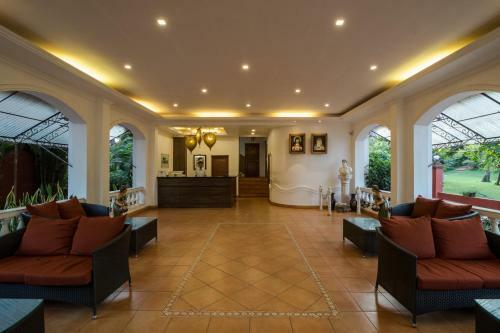 Hotel Chalston Beach Resort